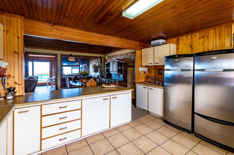 To Let 4 Bedroom Property for Rent in Herolds Bay Western Cape